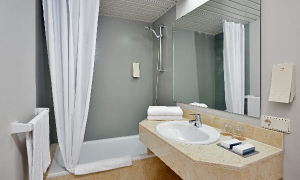 887studio bathroom