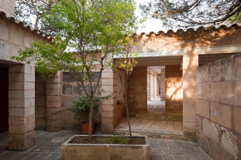 Visita Can Lis en Portopetro, todos los Viernes de 11:00h a 14:00h https://visitcalador.com/2019/04/13/visite-la-casa-de-jorn-utzon-en-portopetro/